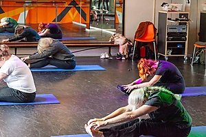 >Yoga (50+) afbeelding